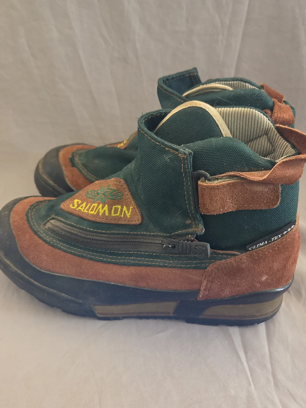 Salomon Vintage Forest Green and Brown Outdoor Ankle Boots Size 6.5